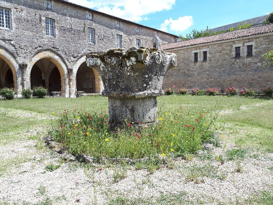 Abbey of Charroux景点图片