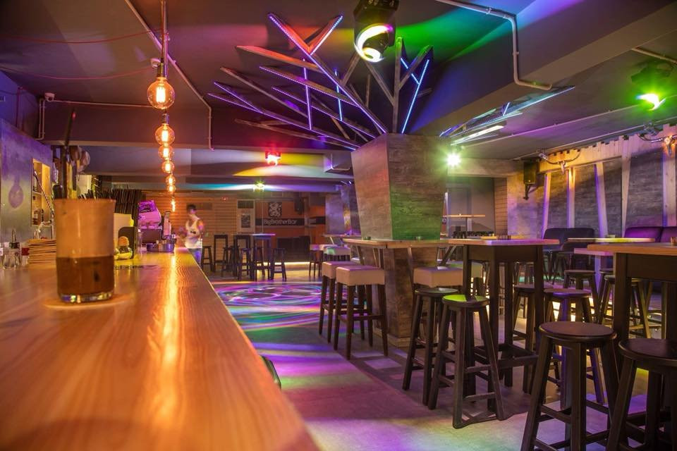 Big Brother Bar-罗德城必去景点