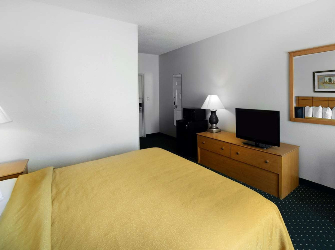 Quality Inn & Suites Springfield Southwest Near I-72主图