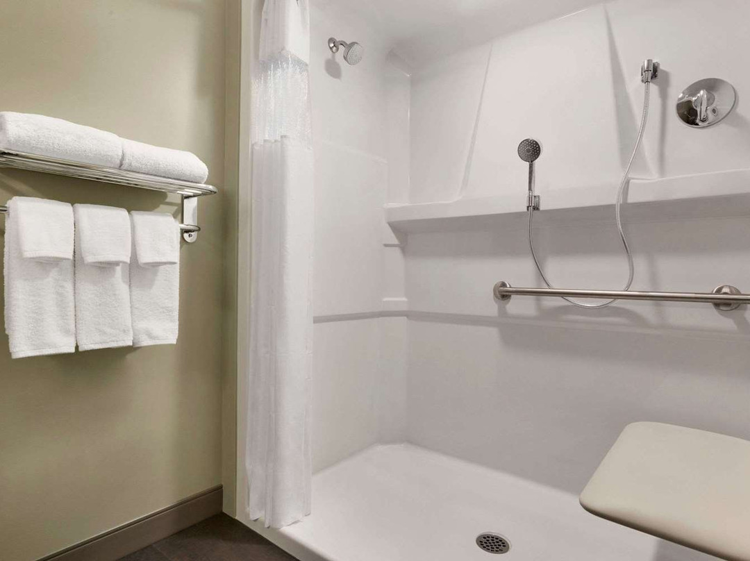 Days Inn & Suites By Wyndham Warman主图