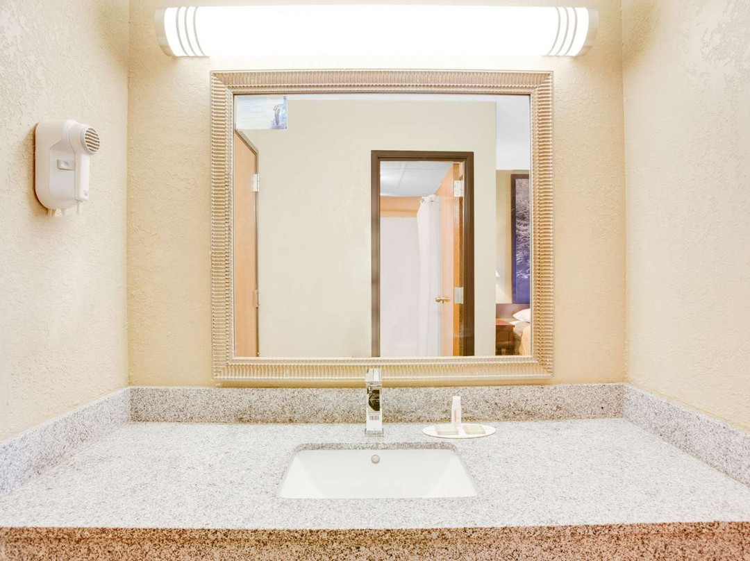 Super 8 by Wyndham Morrilton主图