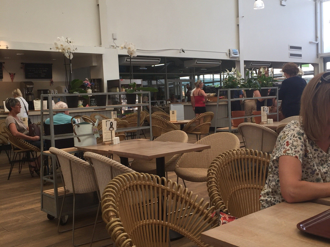 Blooms Gloucester Garden Centre景点图片