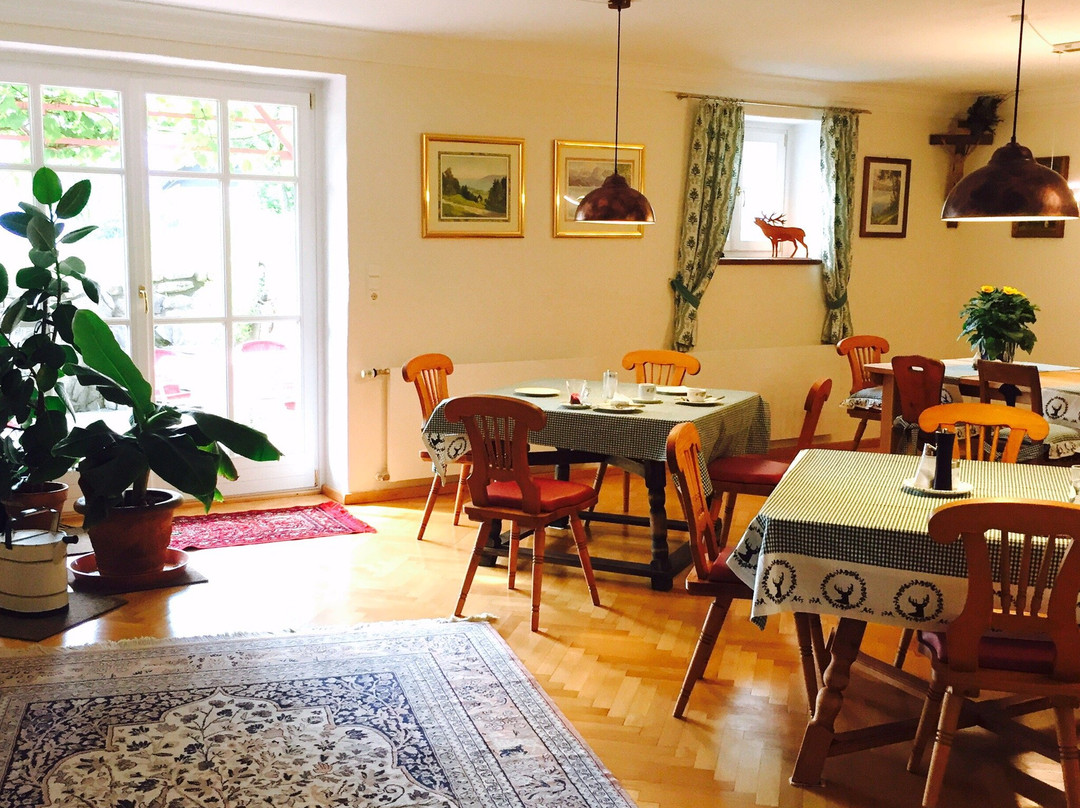 Nussdorf am Attersee酒店住宿-Attersee Gartenvilla