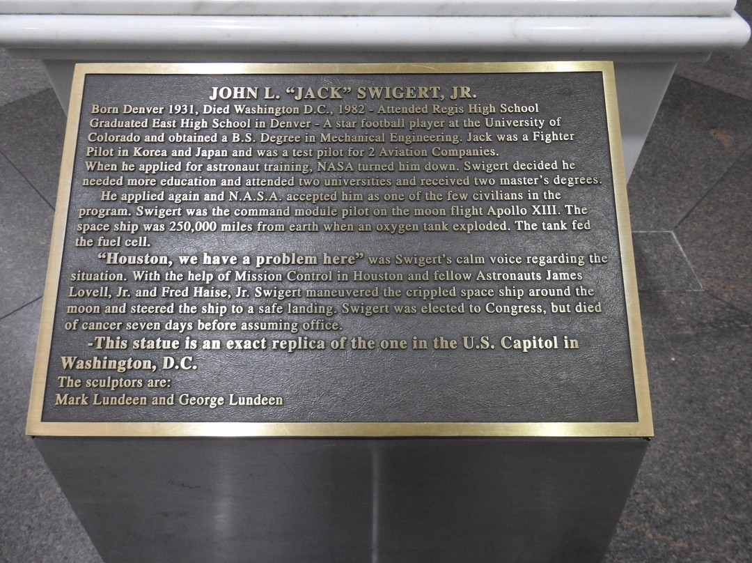 John Swigert memorial statue-丹佛必去景点