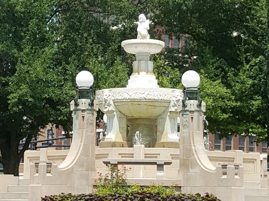 Paris Town Square-巴黎必去景点