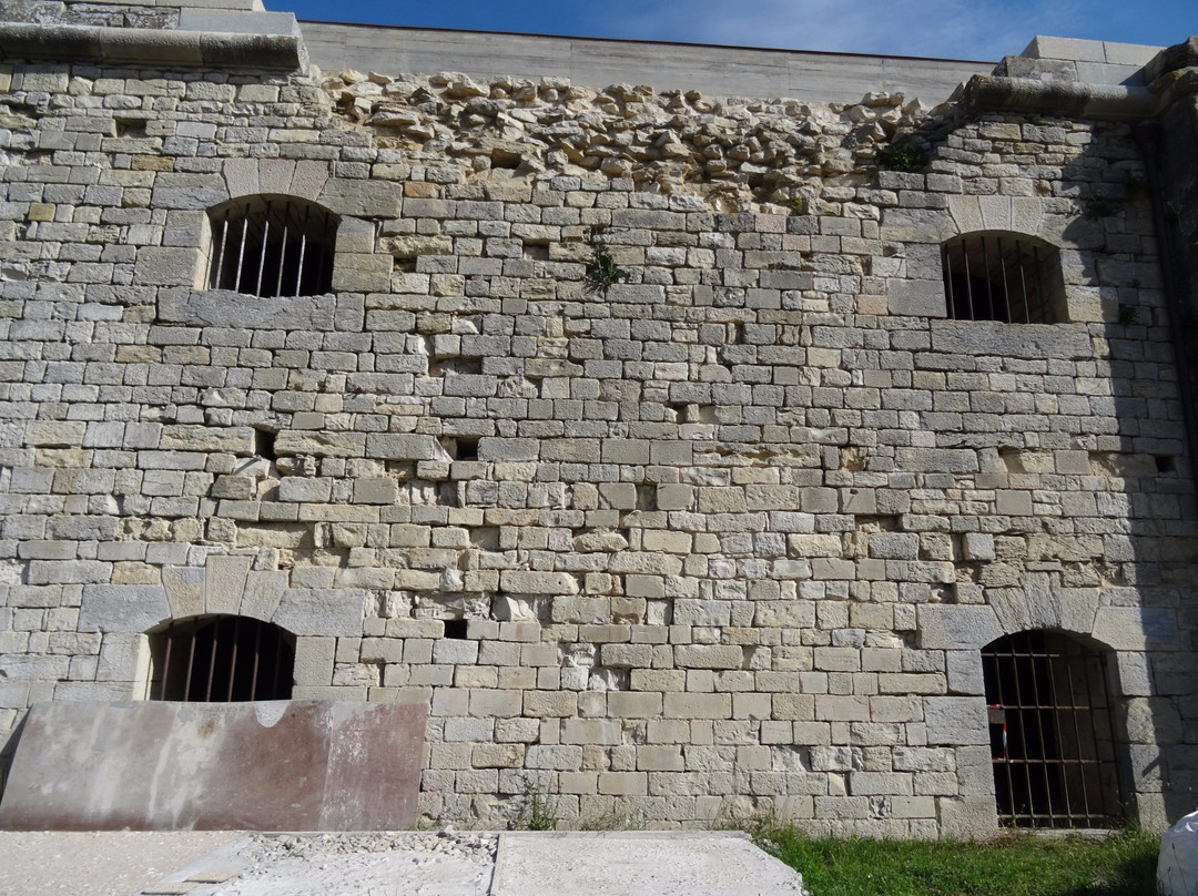 Abbaye de Saint-Vivant-Curtil-Vergy必去景点