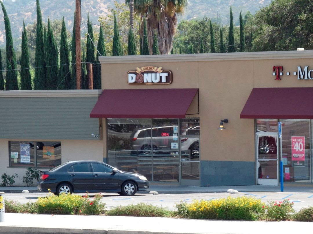 Golden Donuts Place