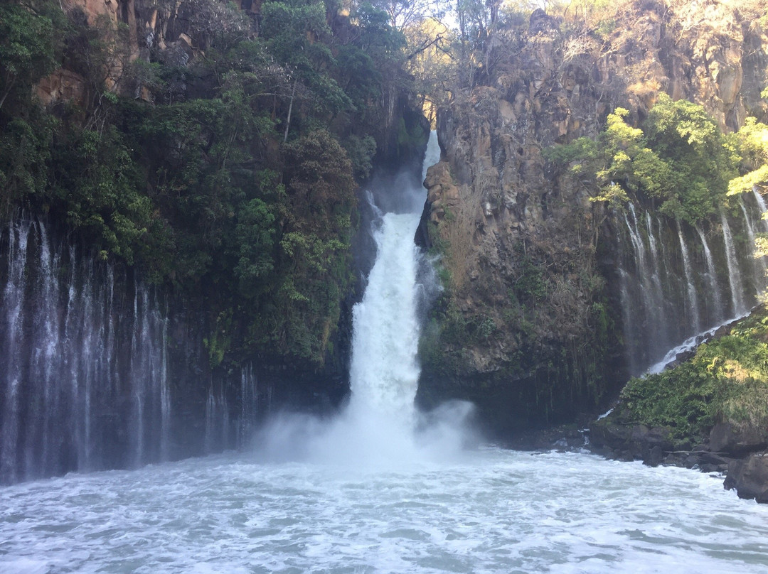 Cascada de la Tzararacua景点图片