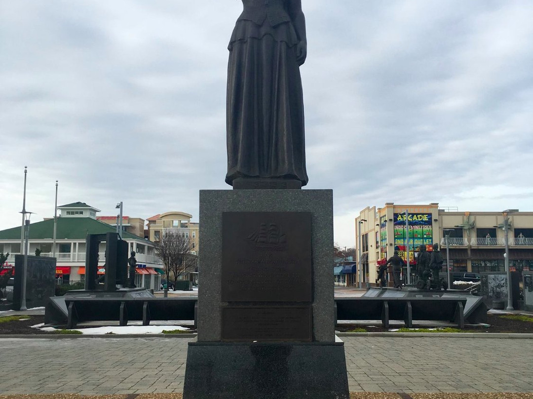 Norwegian Lady Statue-弗吉尼亚海滩必去景点