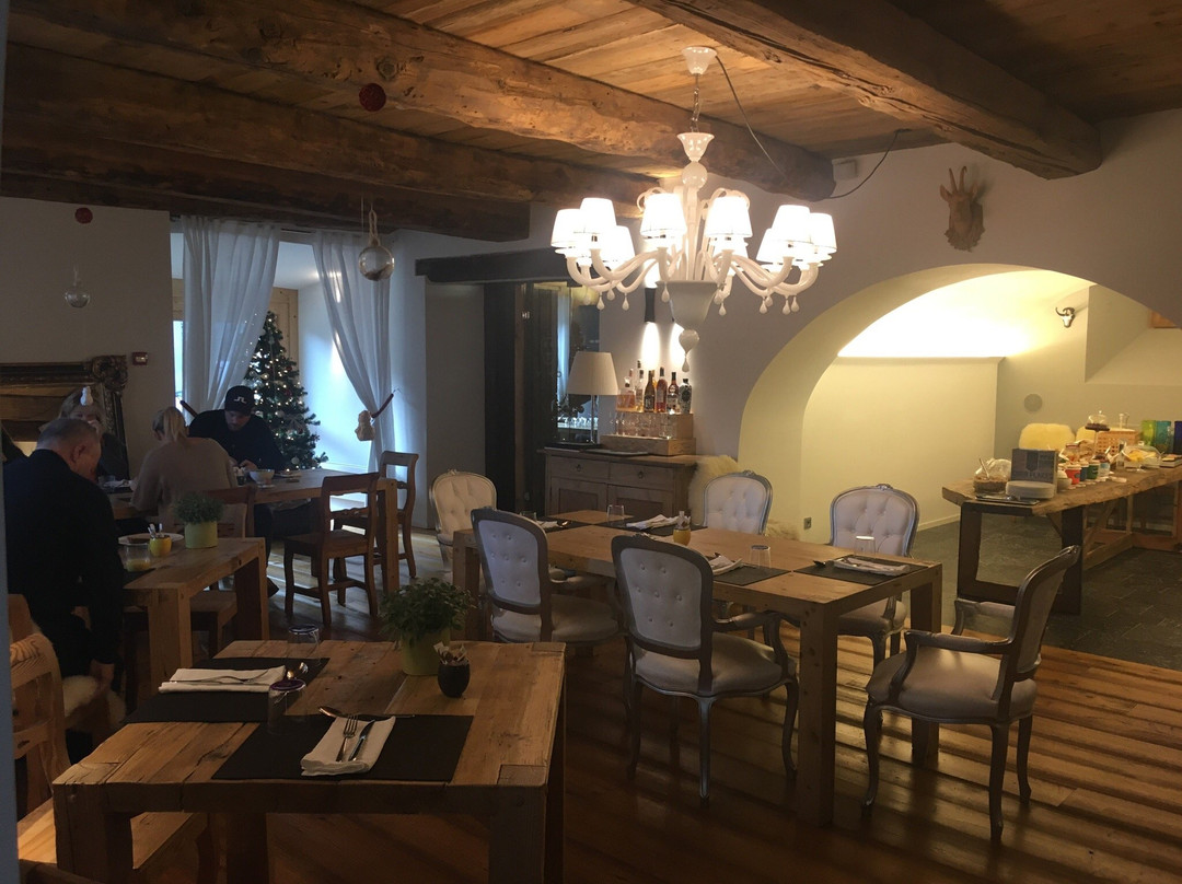 Madulain餐馆和美食-Restaurant Chesa Stüva Colani