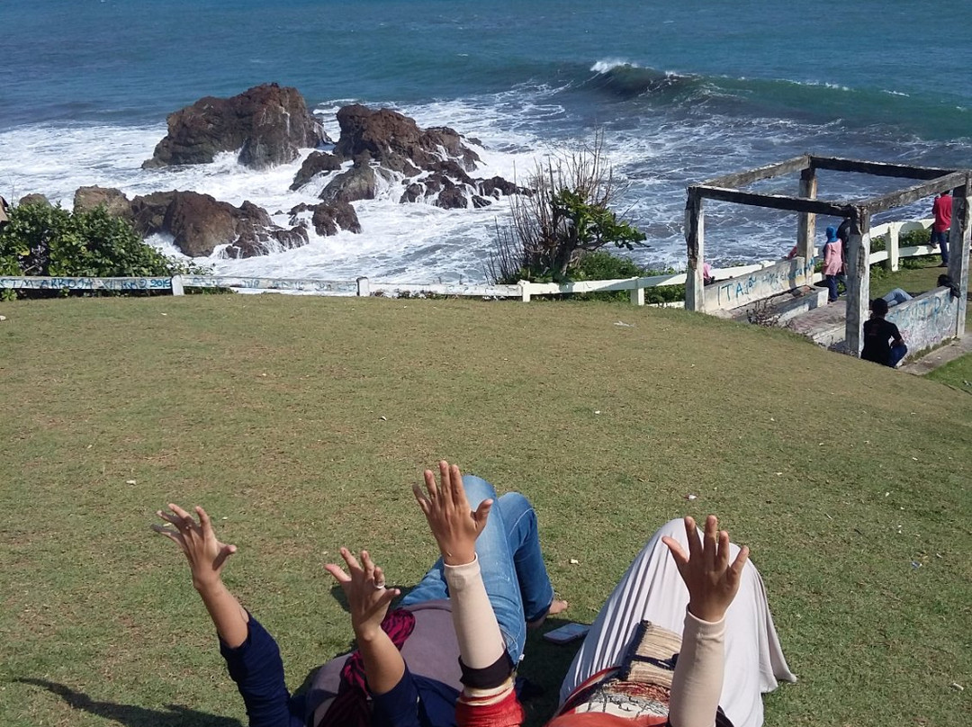 Karang Tawulan Beach-Tasikmalaya必去景点