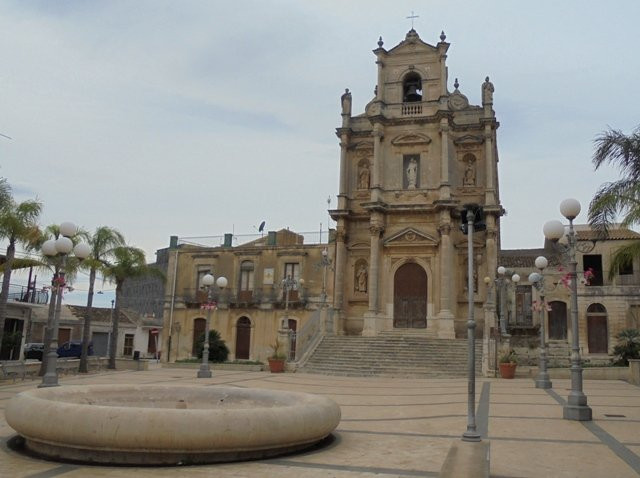 Chiesa del Carmine-Floridia必去景点
