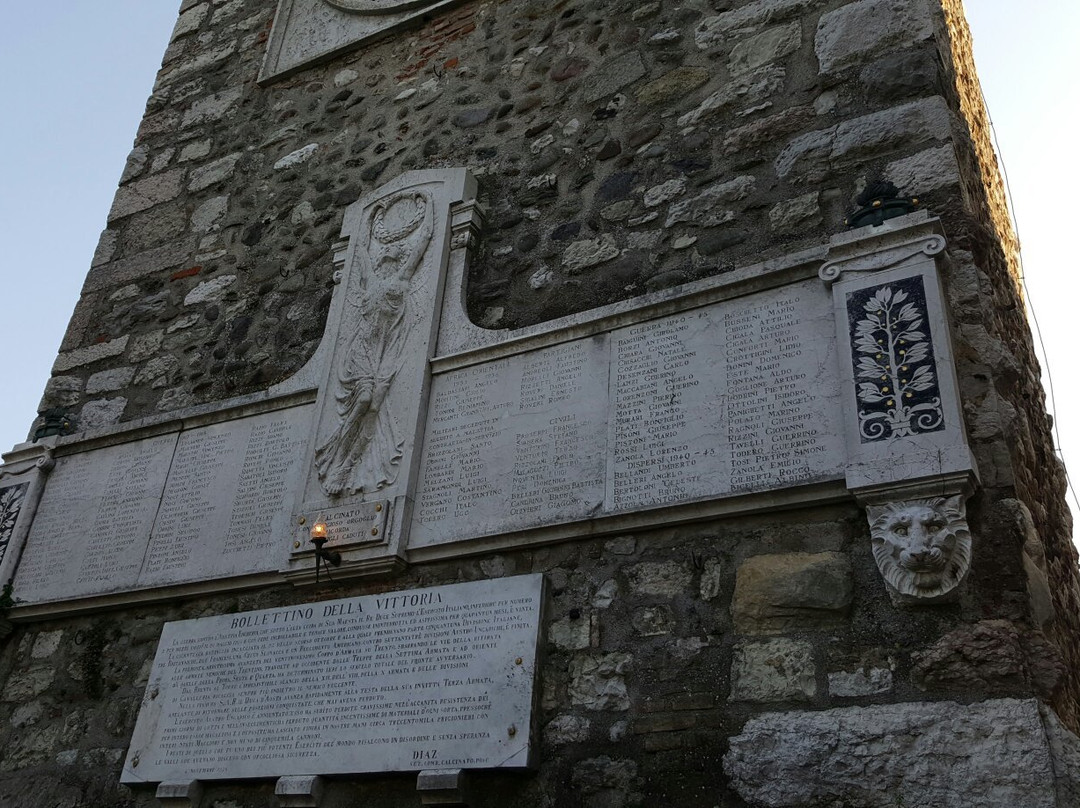 Torre Civica Medievale con resti del castello di Calcinato景点图片