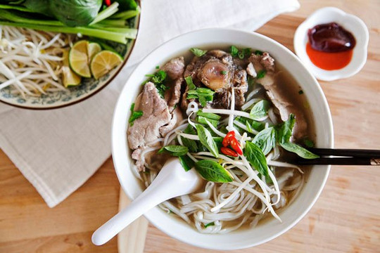 Thousand Wok Asian Bistro & Sushi Bar