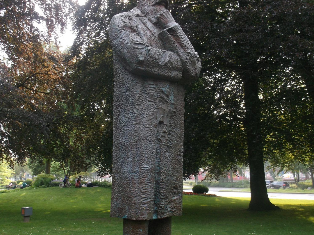 Friedrich-Engels-Denkmal-伍珀塔尔必去景点