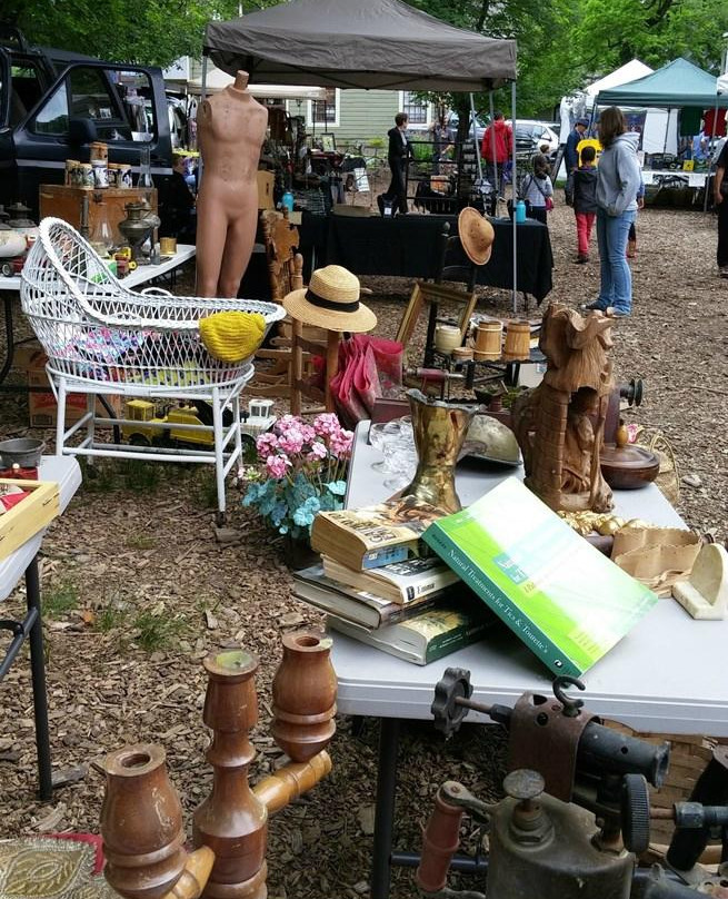 Mower's Saturday Sunday Flea Market景点图片