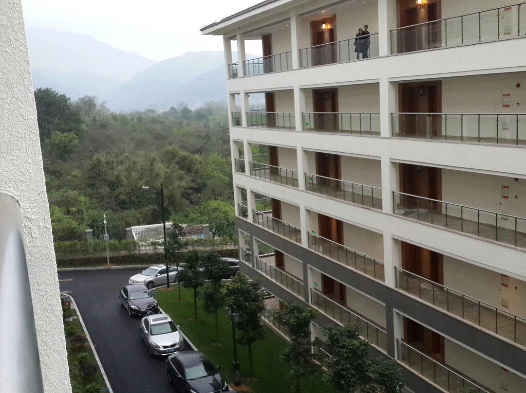 三英温泉度假酒店主图