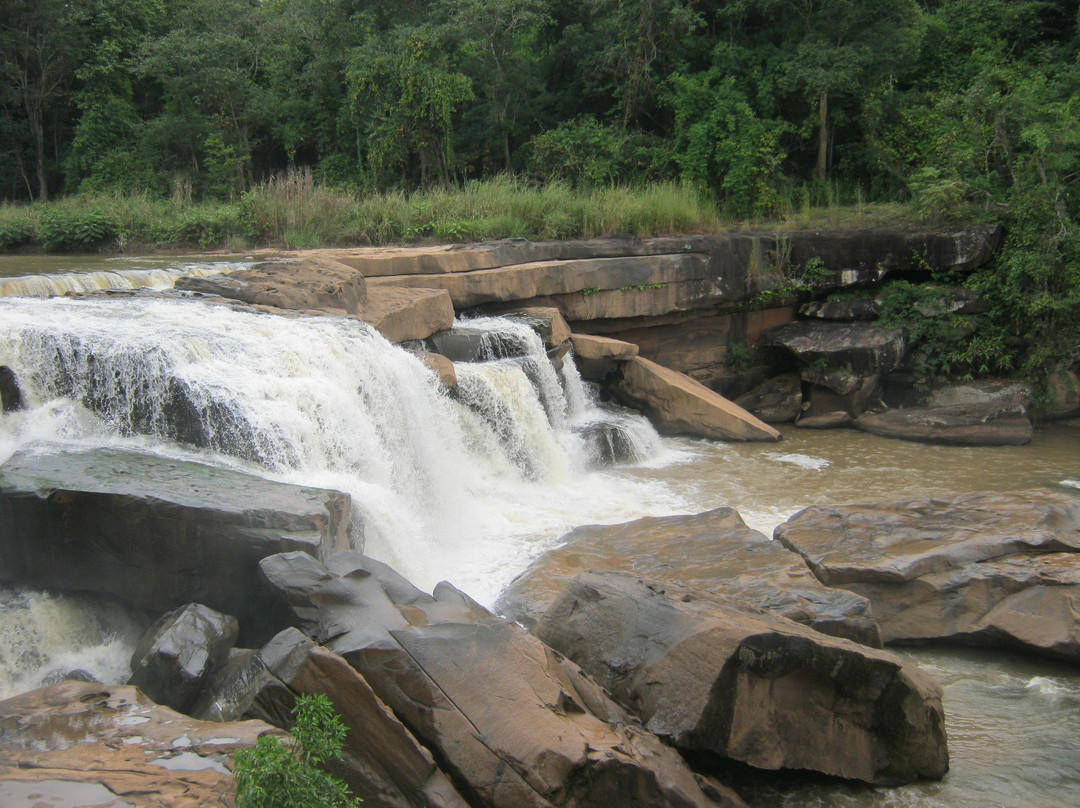 Kaeng So Pha Waterfall景点图片