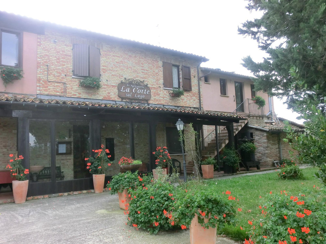 Cingoli酒店住宿-La Corte sul Lago