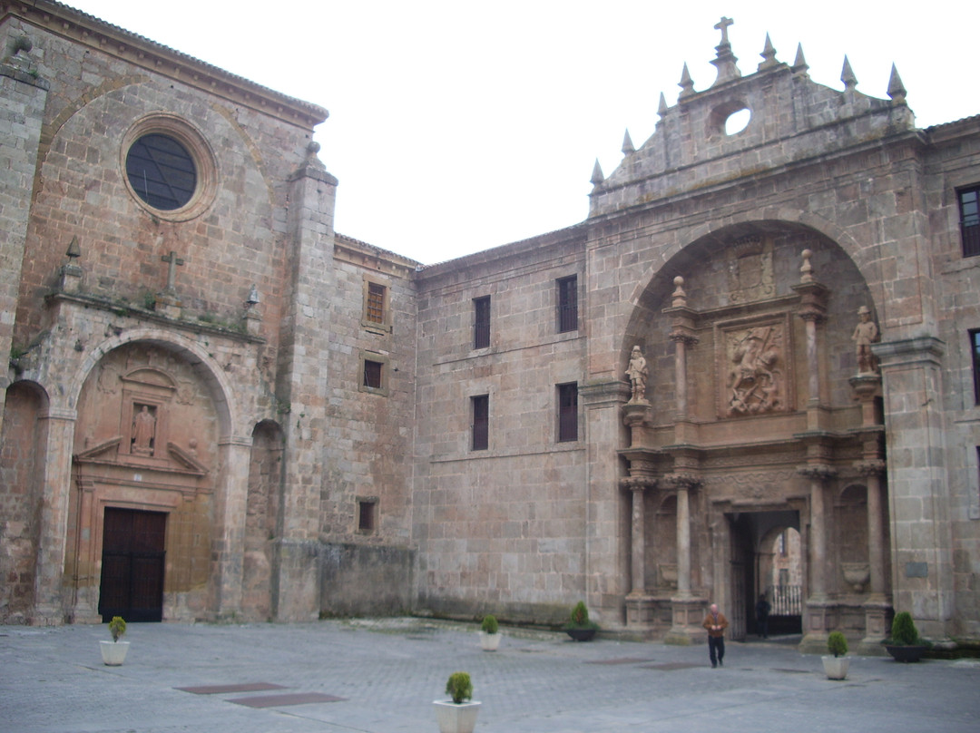 圣米兰尤索修道院-San Millan de la Cogolla必去景点