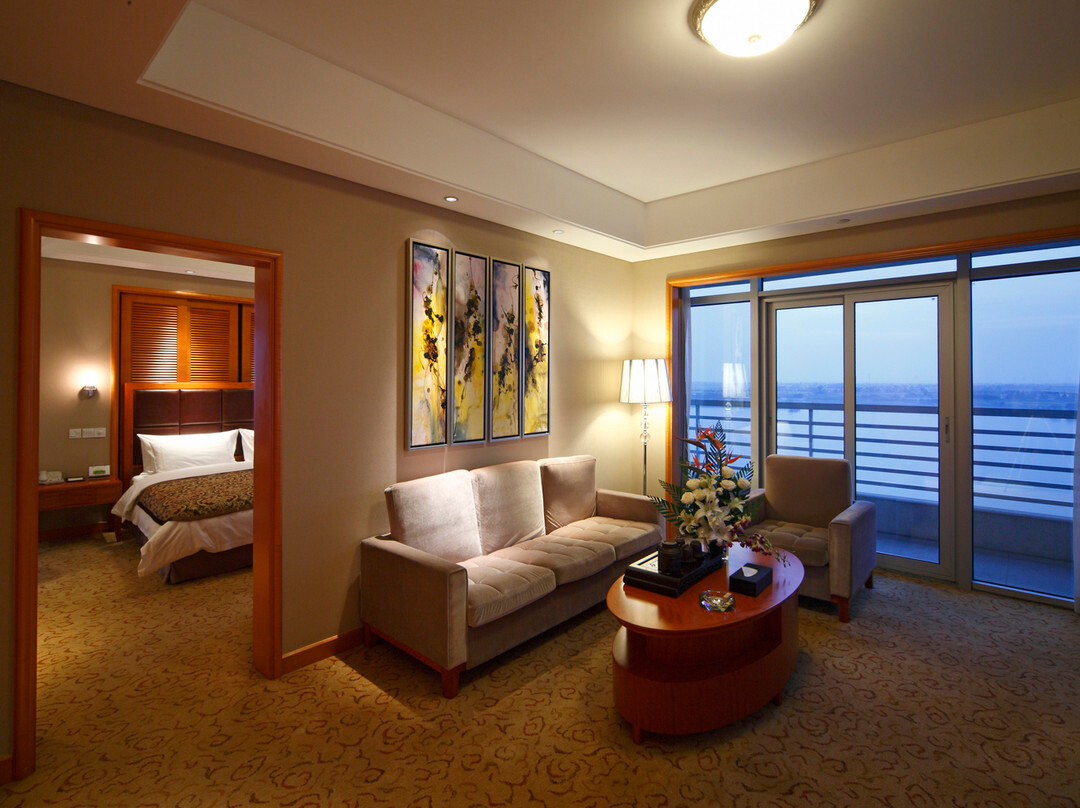 润澳花园大酒店主图