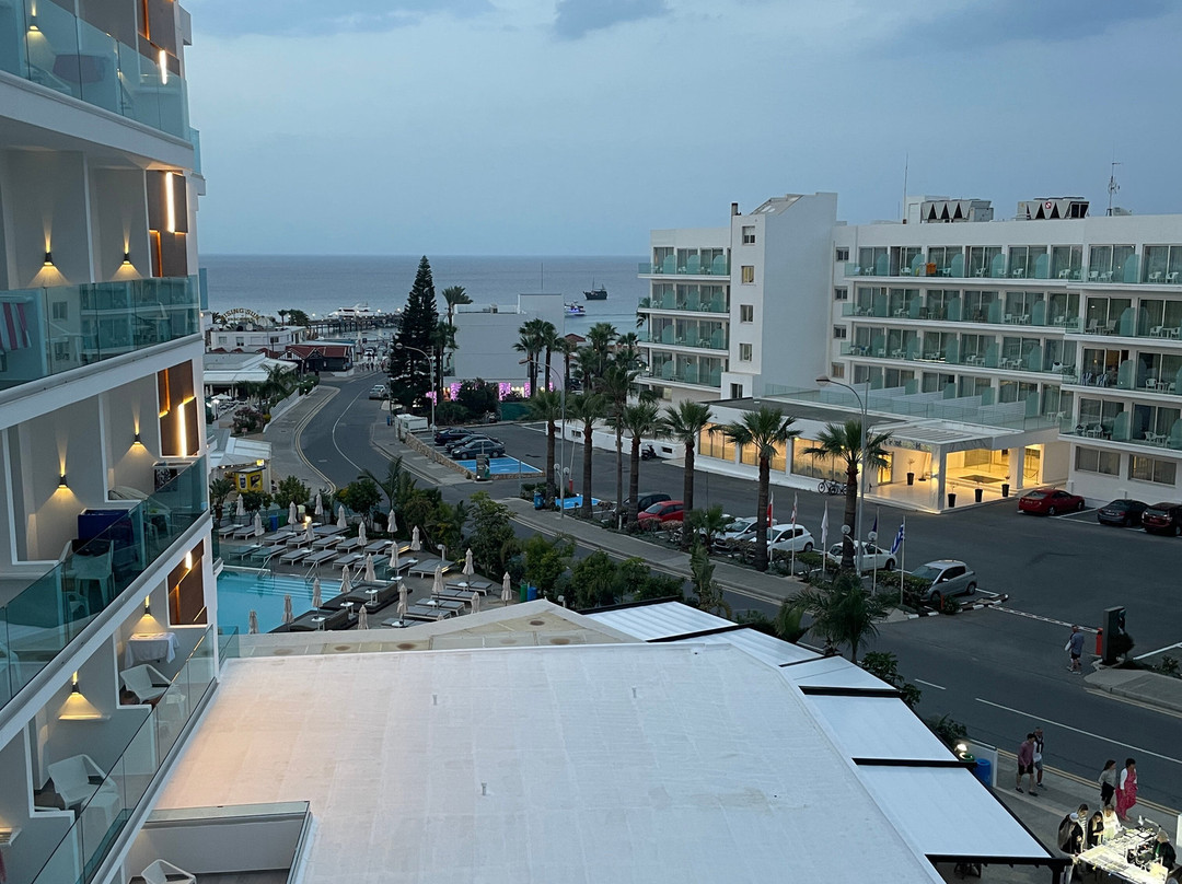 The Blue Ivy Hotel & Suites主图