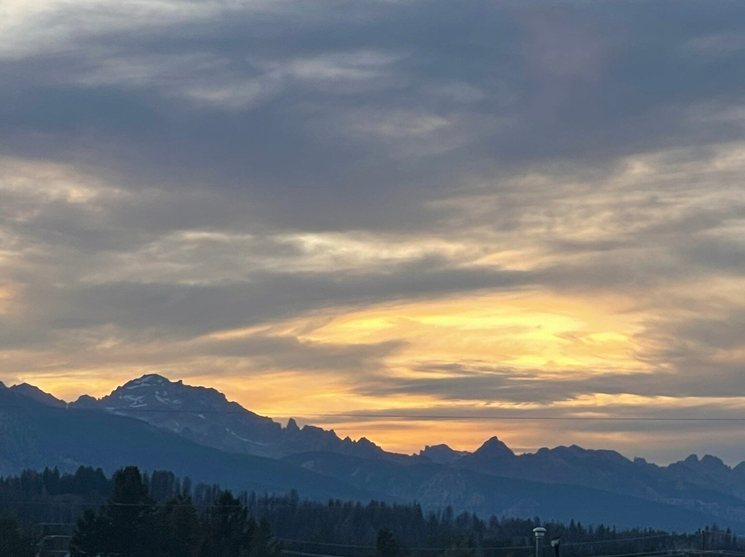 Smiley Creek Lodge主图