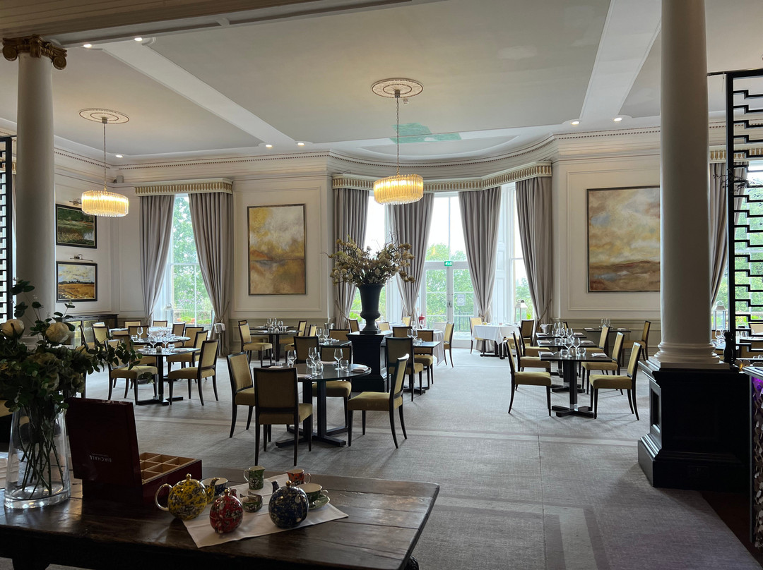 Oatlands Park Hotel主图