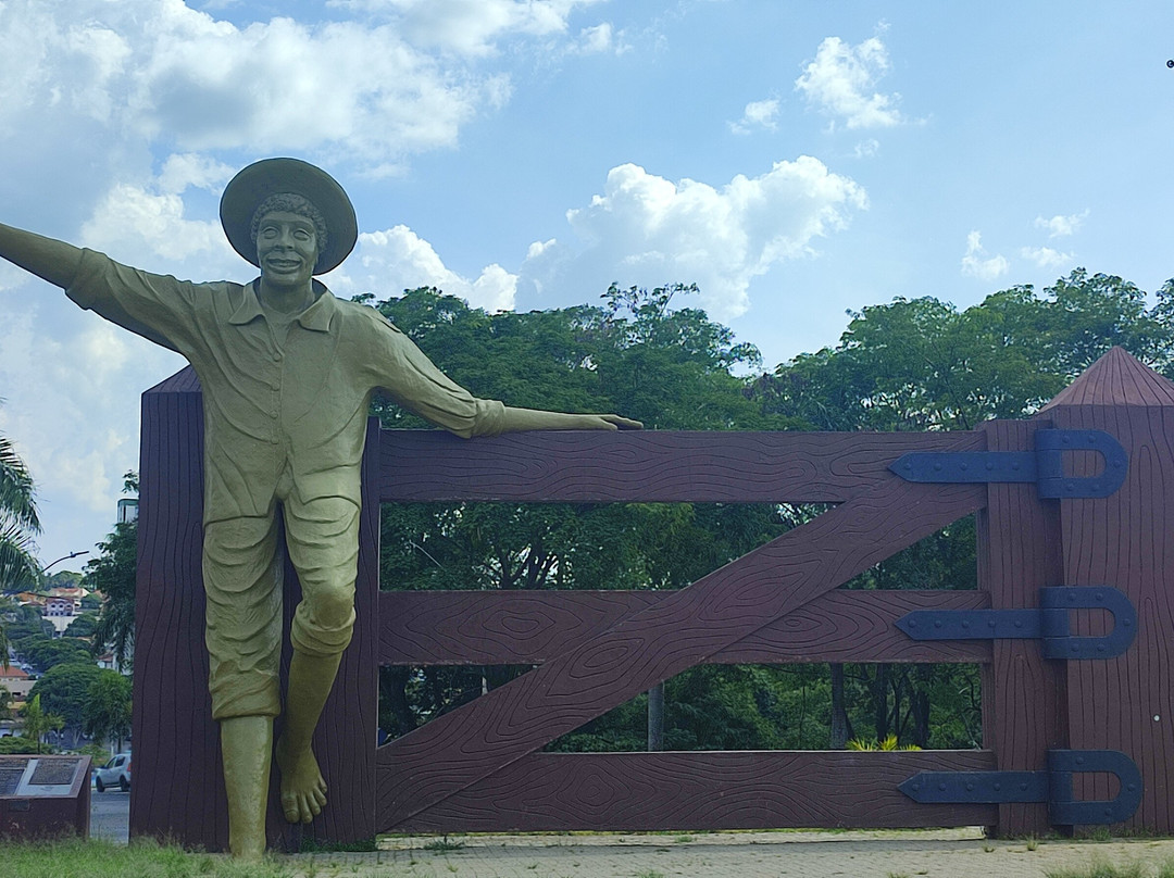Monumento Menino Da Porteira-Ouro Fino必去景点
