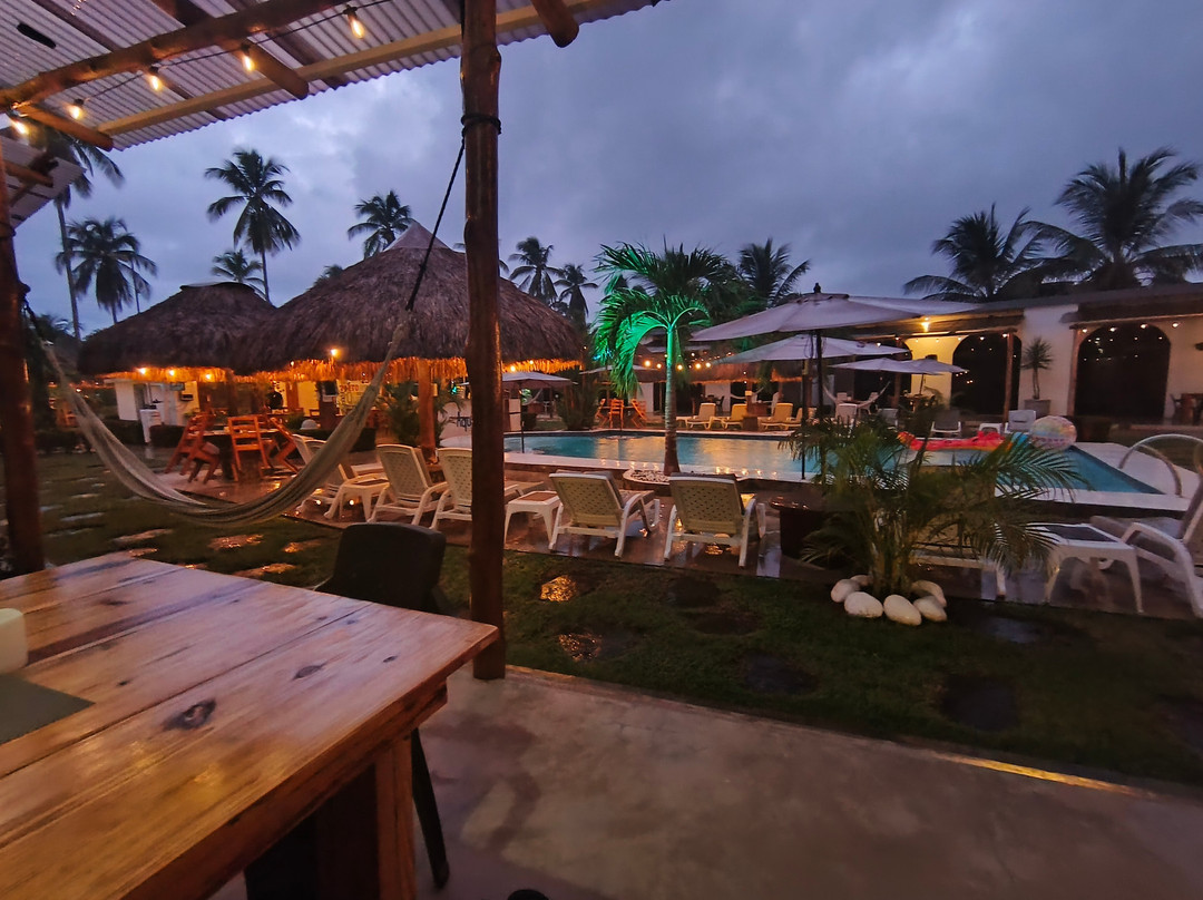 Show Pony Beach Resort主图