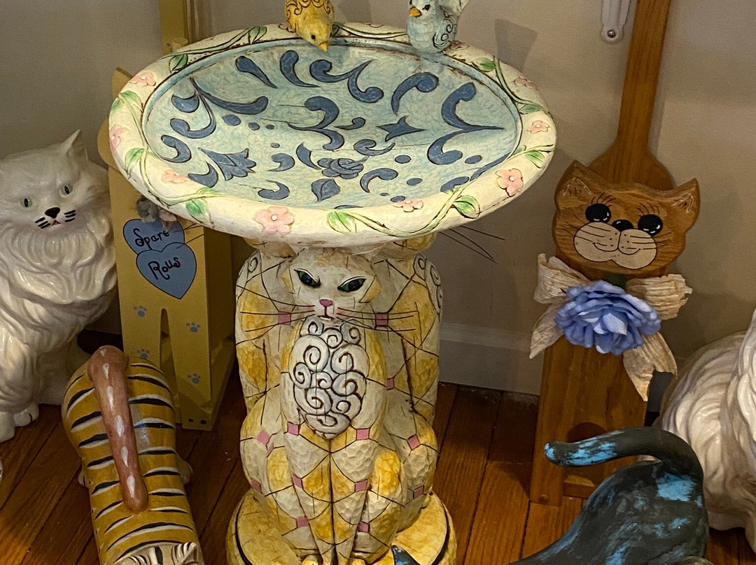 Redner's Rescued Cat Figurine Mewseum-Menomonee Falls必去景点