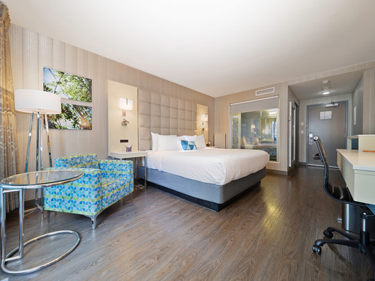 温哥华布鲁酒店主图