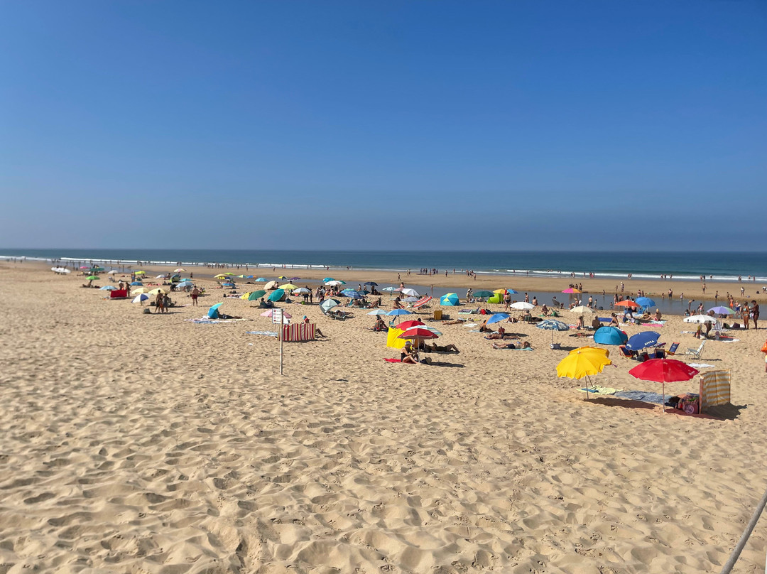 Praia da Rainha景点图片