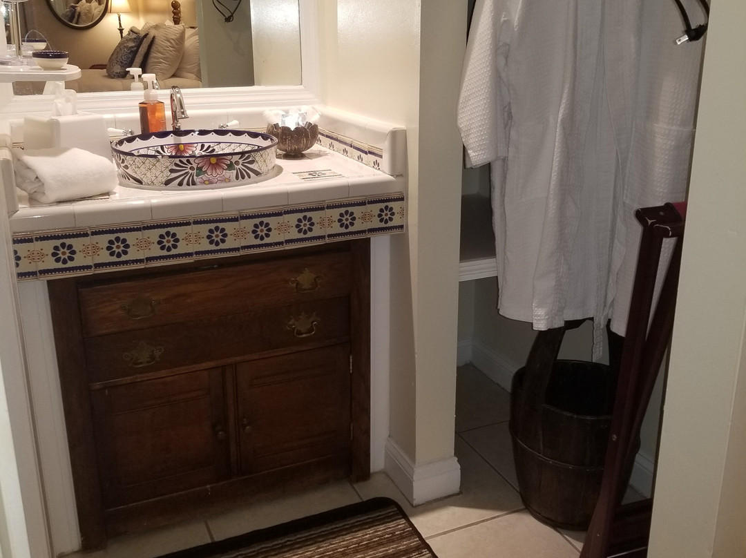 The Caribbean Court Boutique Hotel主图