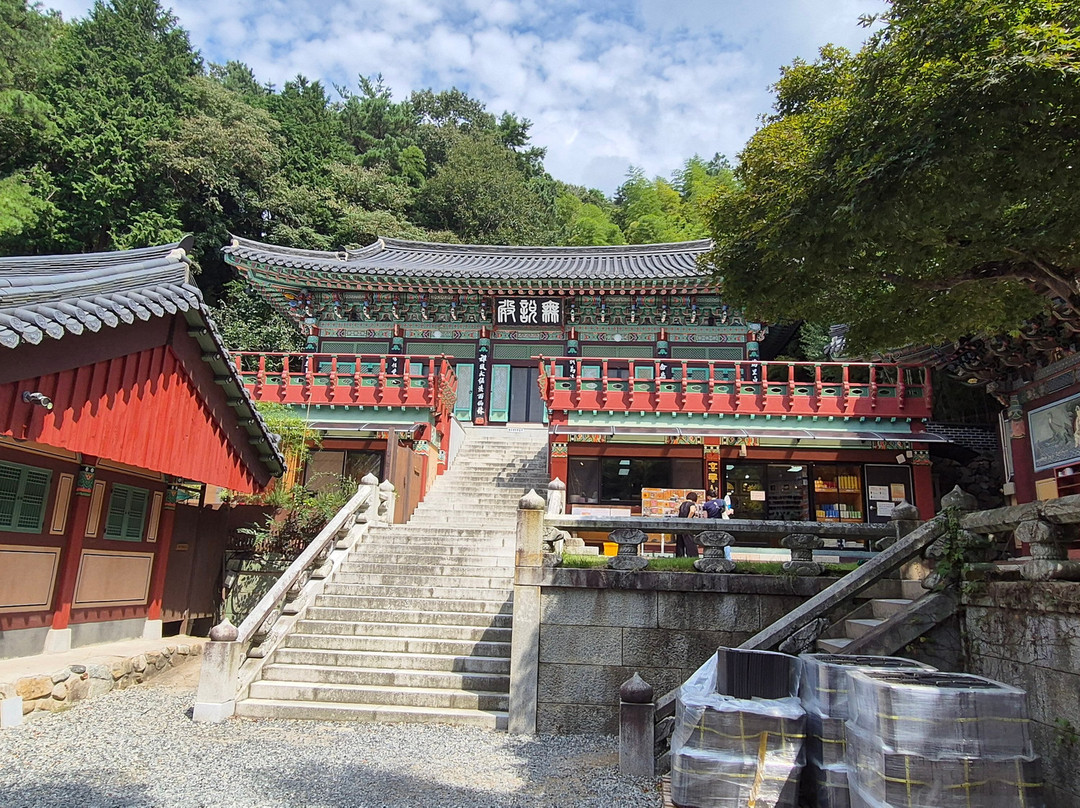 Hongnyongsa Temple景点图片