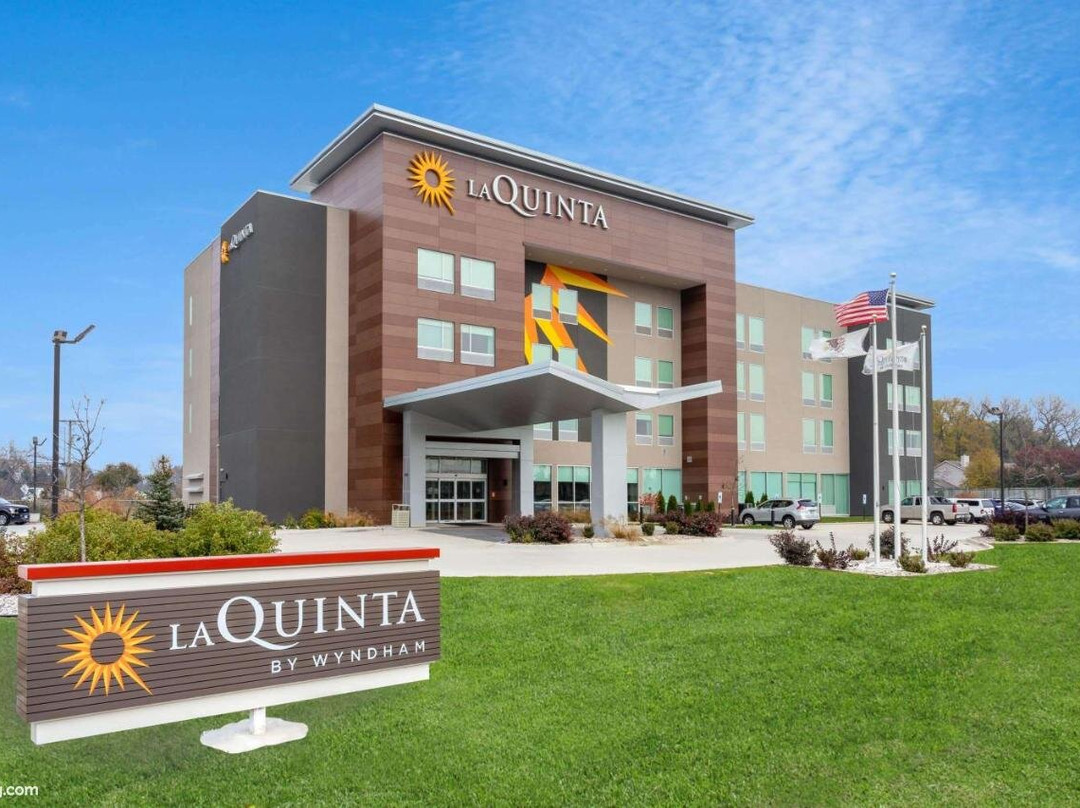 La Quinta Inn & Suites by Wyndham Shorewood主图