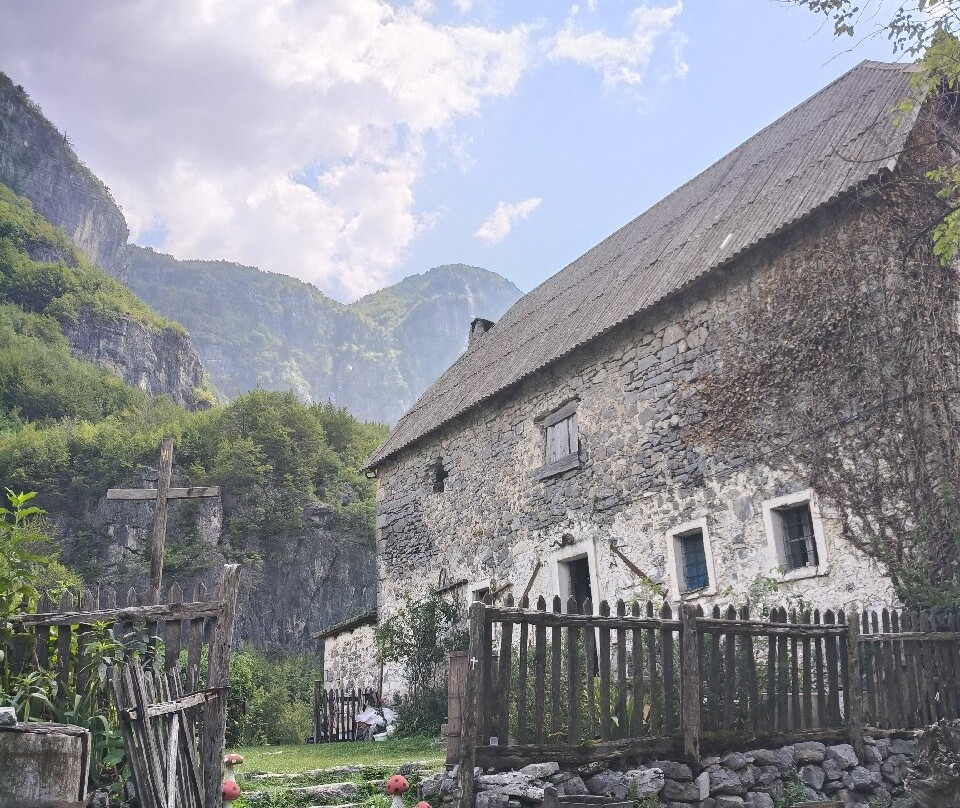 Grunasi Waterfall-Theth必去景点