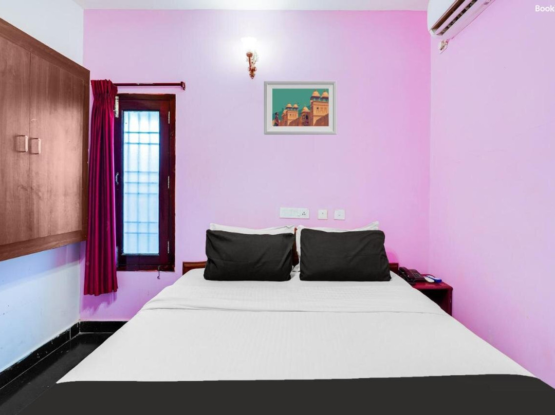 OYO Lia's Beach House