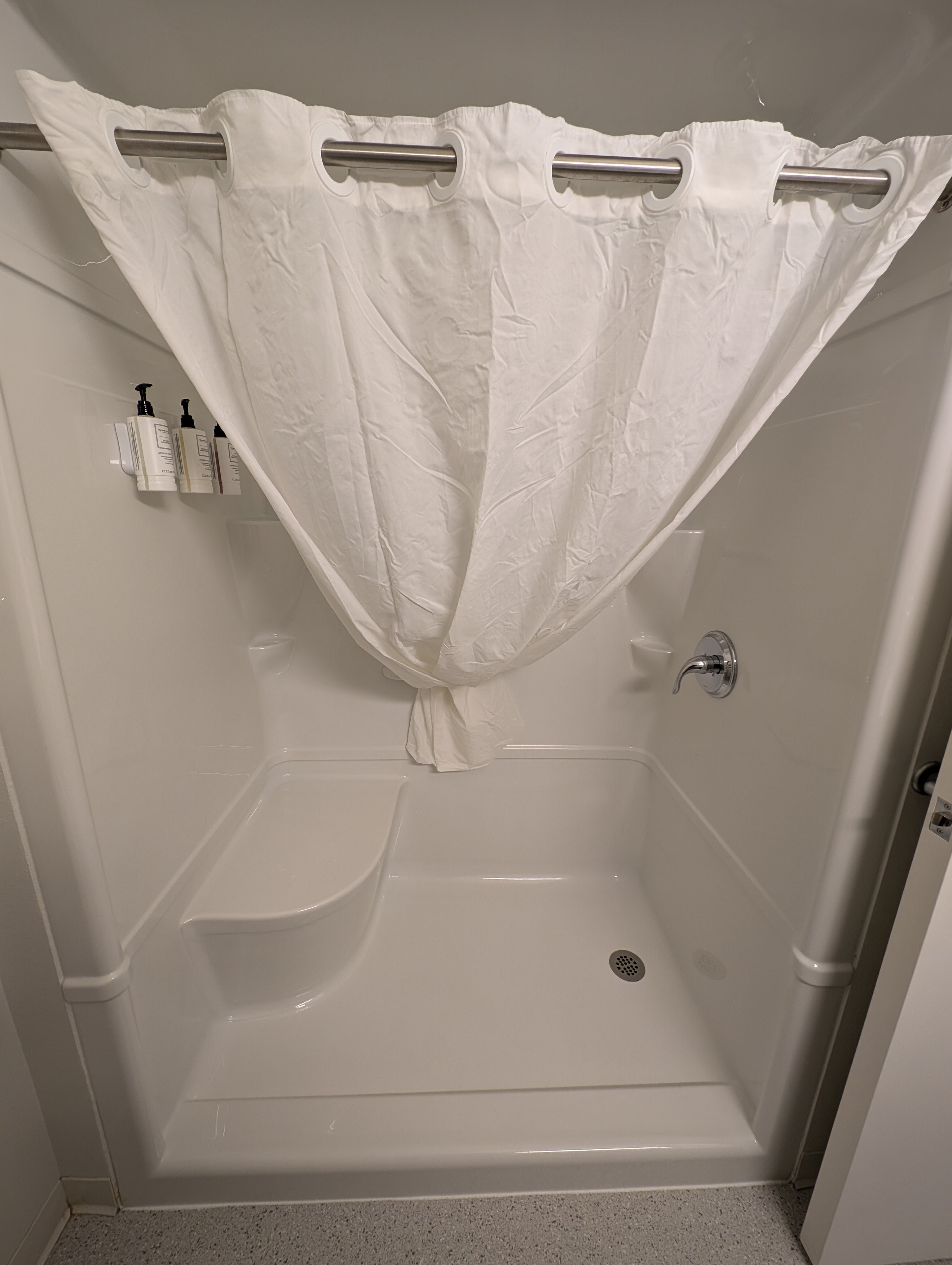 Amsterdam Inn & Suites, an Ascend Collection Hotel-浴室