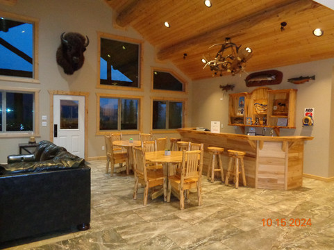 冰川户外木屋主图