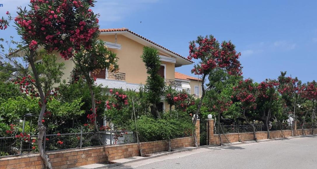 Koula's Apartments