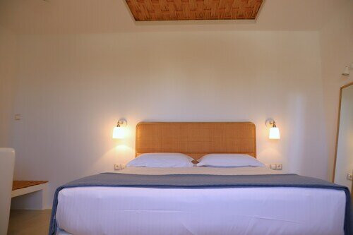 Faros Villa Small Hotel & Restaurant主图
