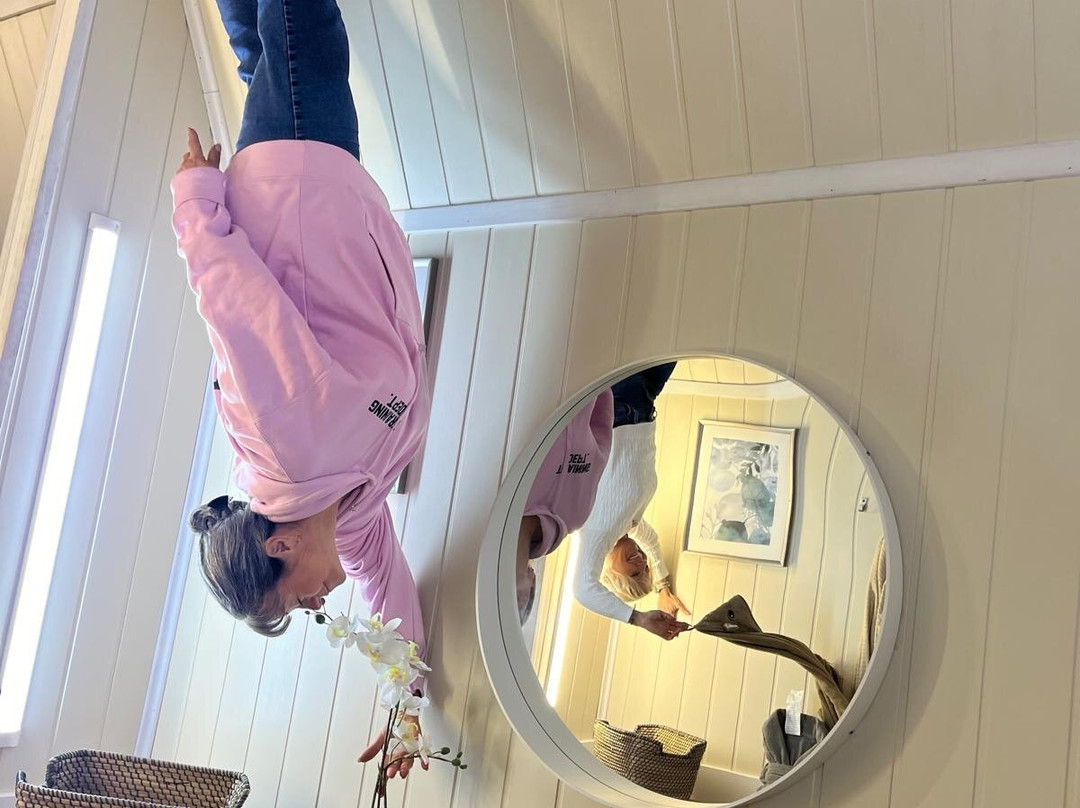 Upside Down House - Lakeside景点图片