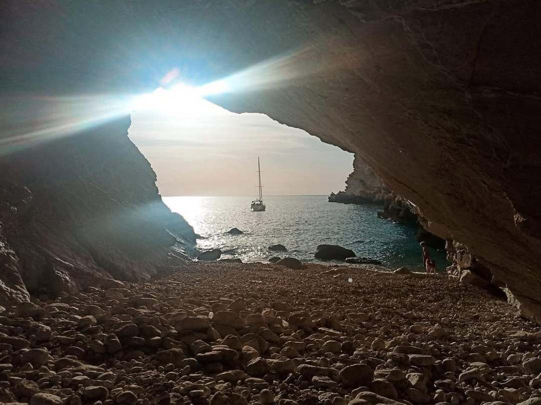 Alepousa Cave