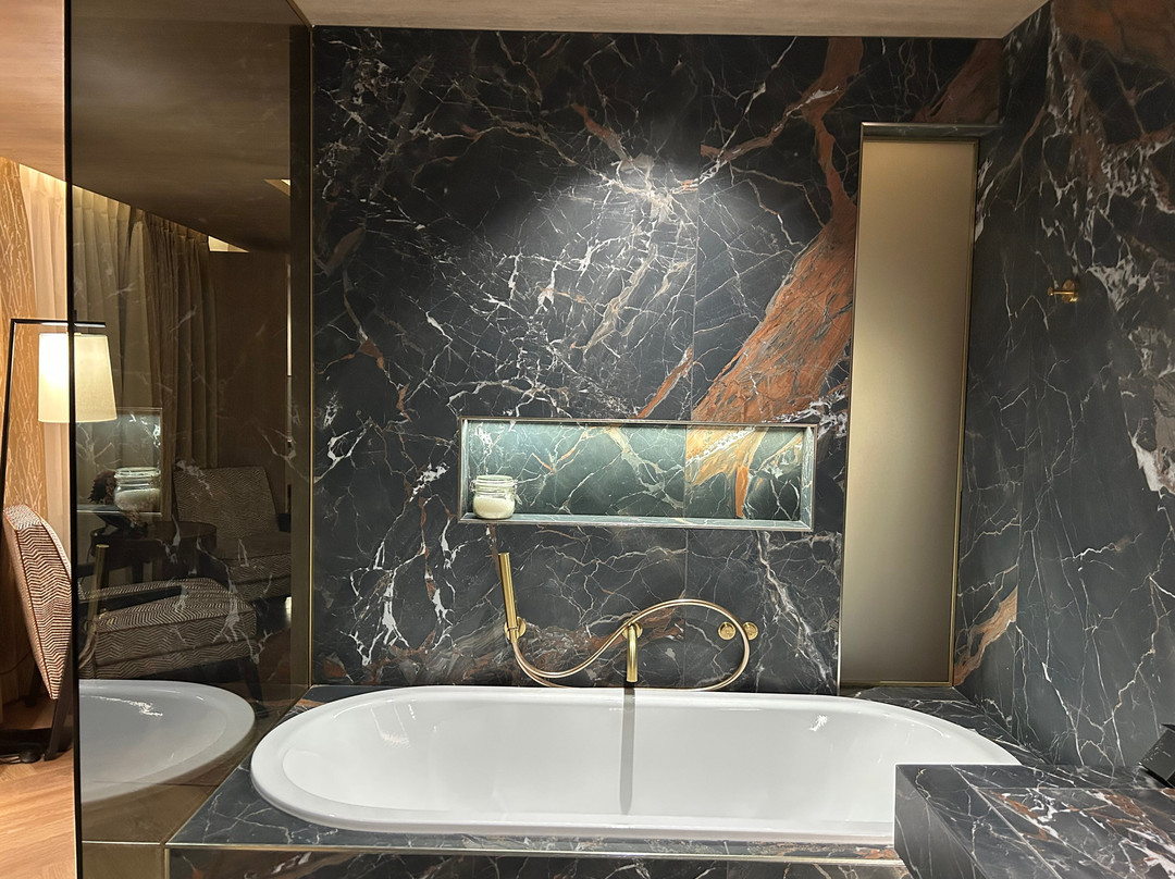 No.4 Carlton Hotel主图