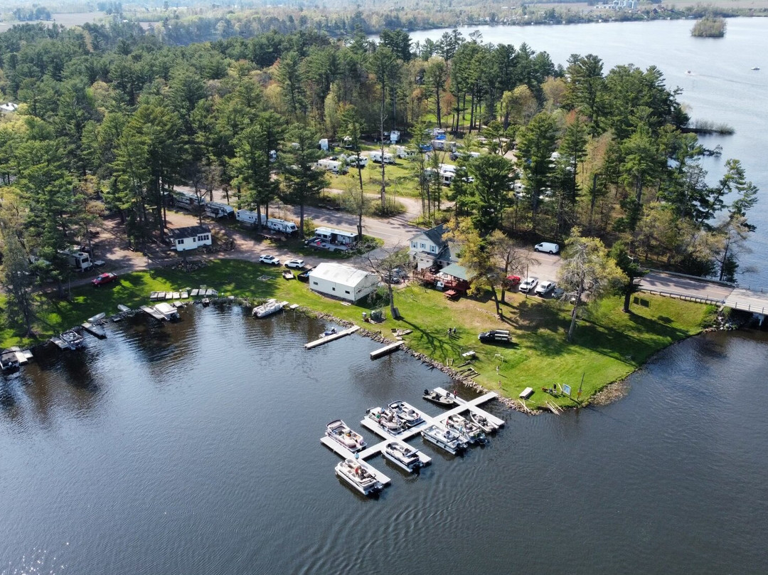 Mel's Lakeshore Resort