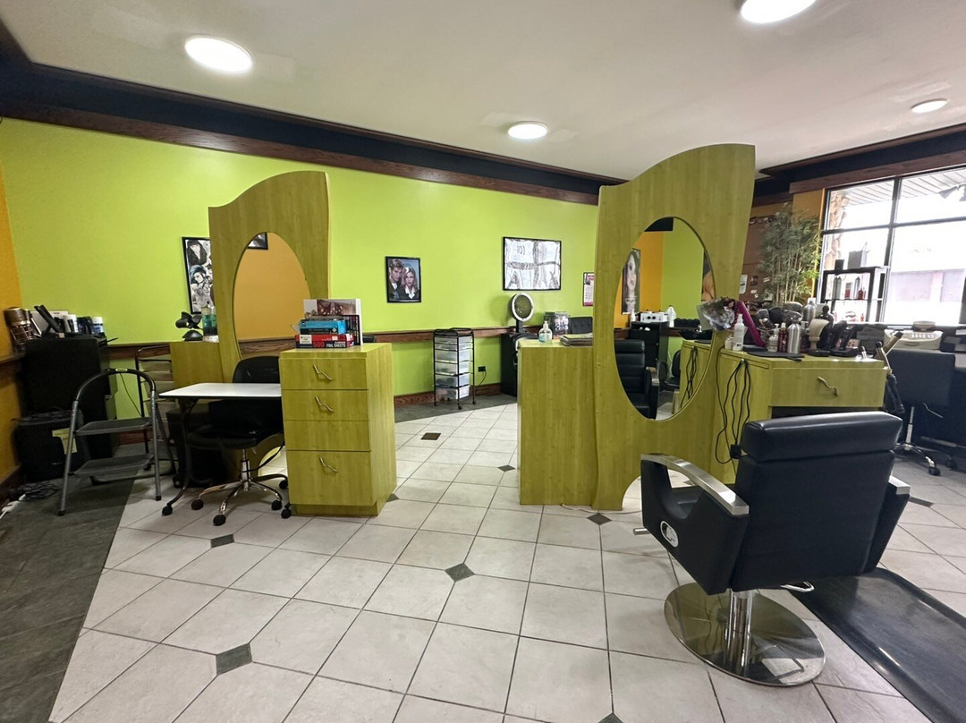 Asymmetric Hair Designers-Lakemoor必去景点