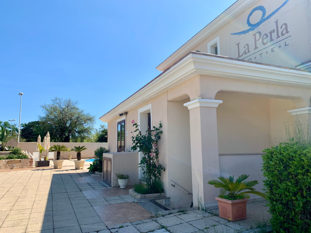 Hotel La Perla主图