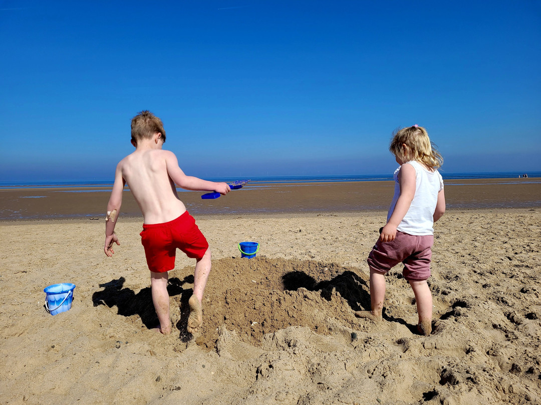 Talacre Beach景点图片