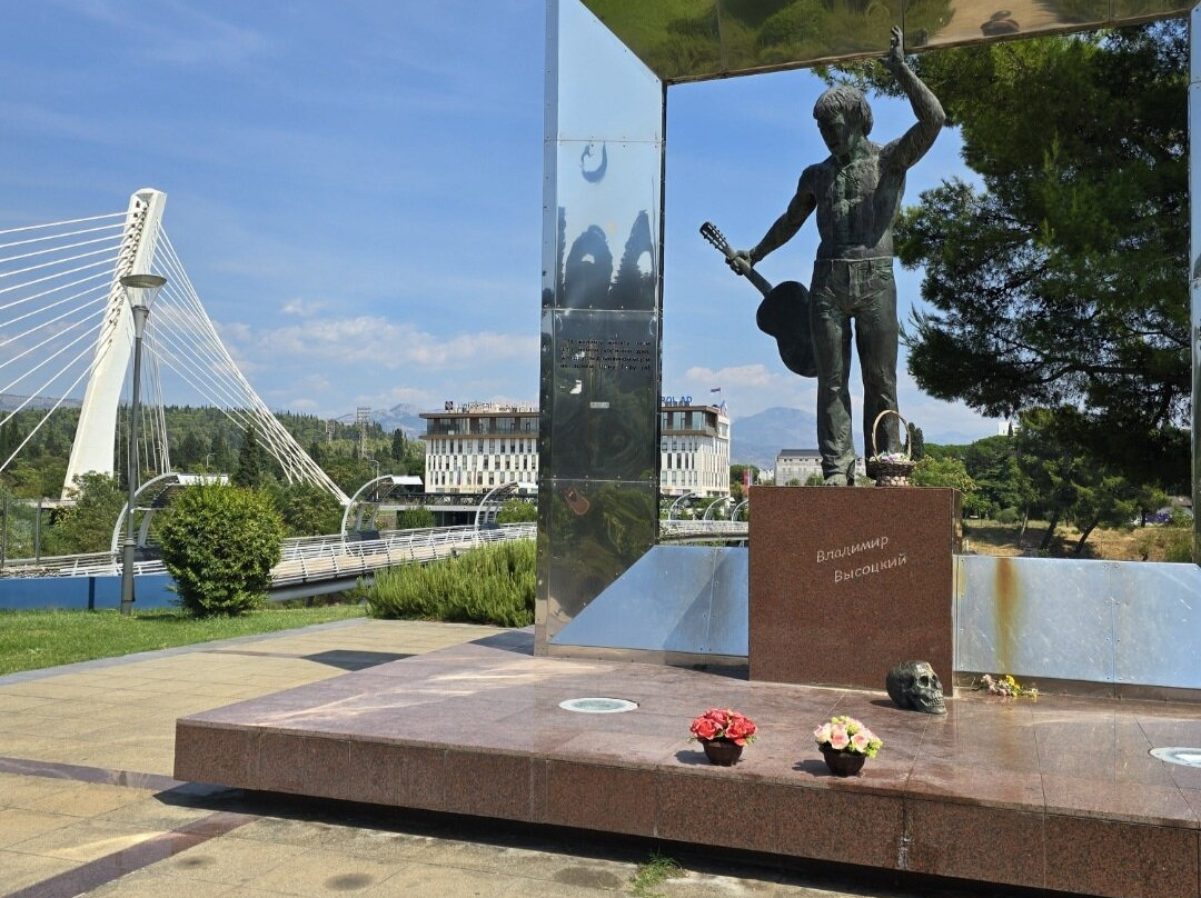 Vladimir Vysotsky Monument-波德戈里察必去景点